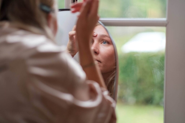 Brudepige i spegl (1)